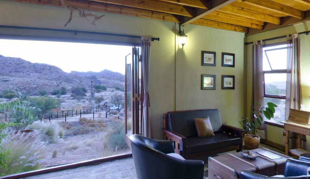 Klein-Aus Vista Desert Horse Inn Bagian luar foto